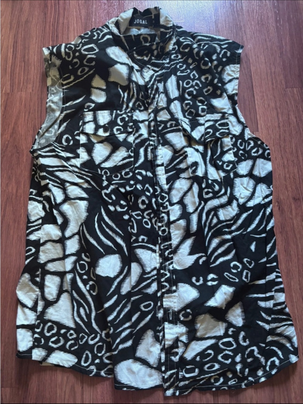 Jogal Men's Black & White Printed Button-Down Shirt